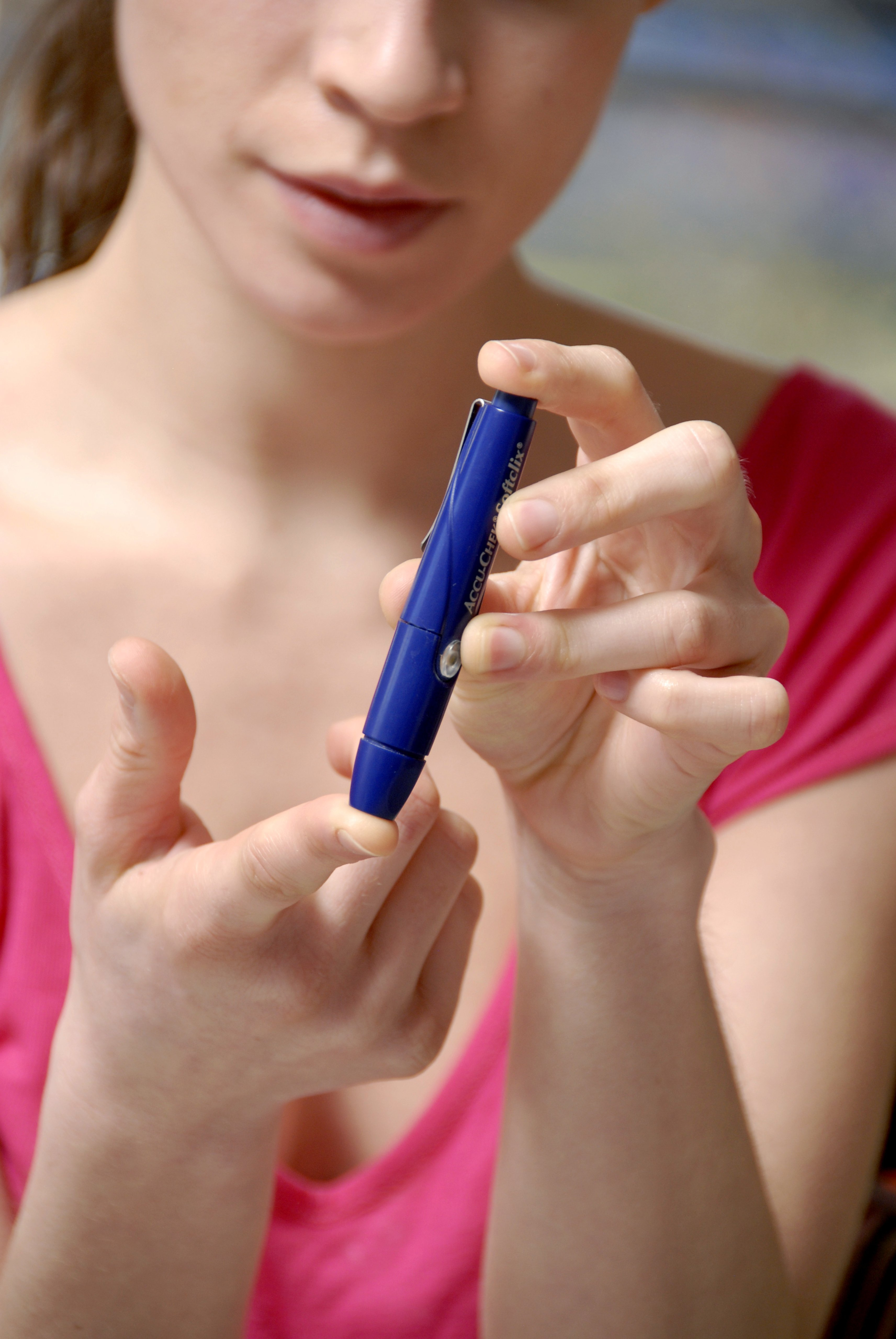 Testing of blood glucose. Photo: Science Photo Library.