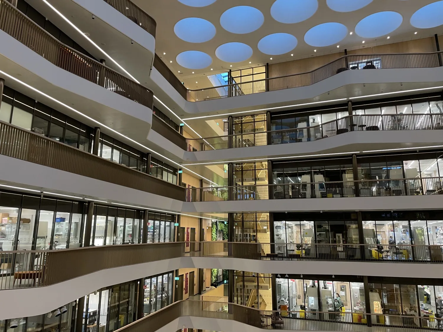 Biomedicum på insidan, perspektiv från olika plan.