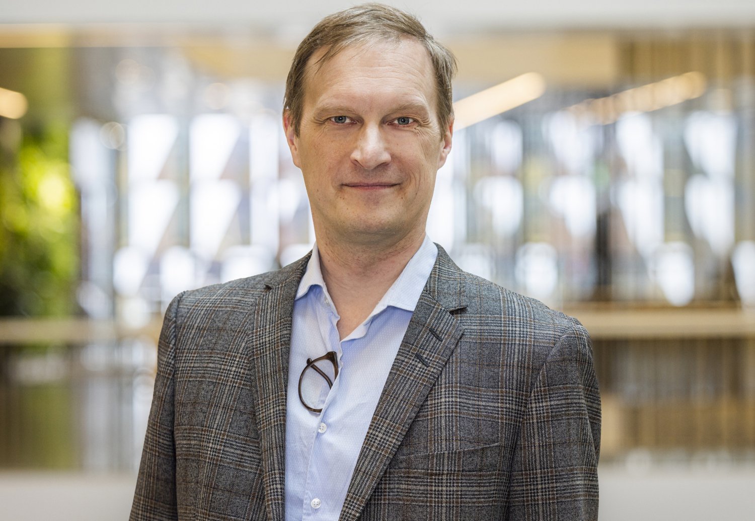 Portrait of a male person in an office environment.