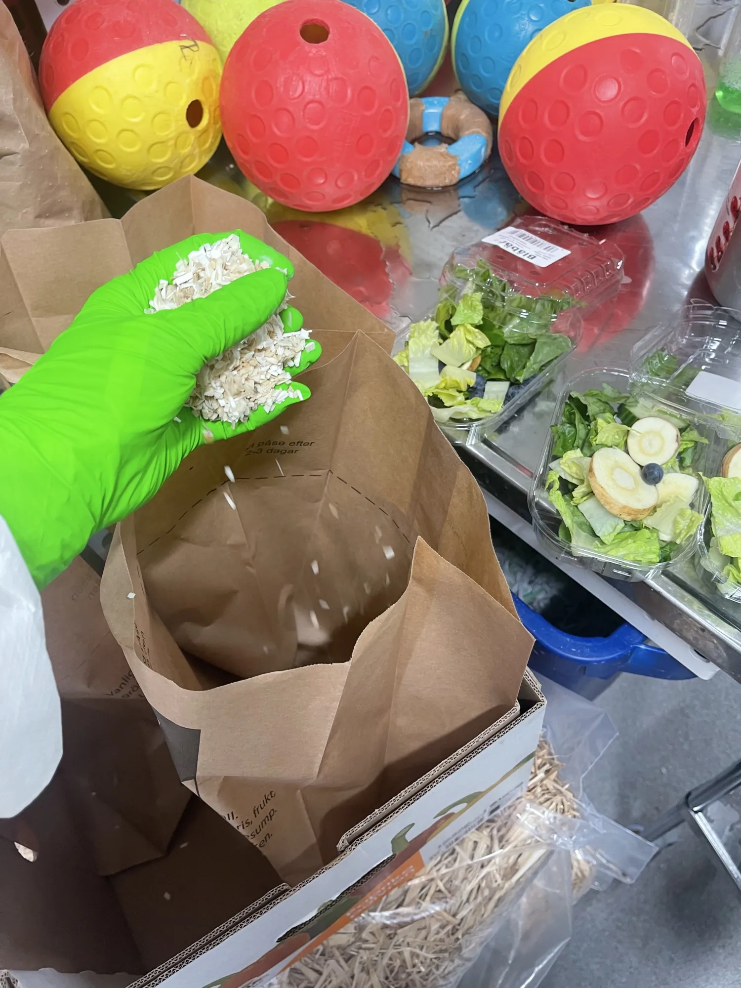 KMF förbereder berikning