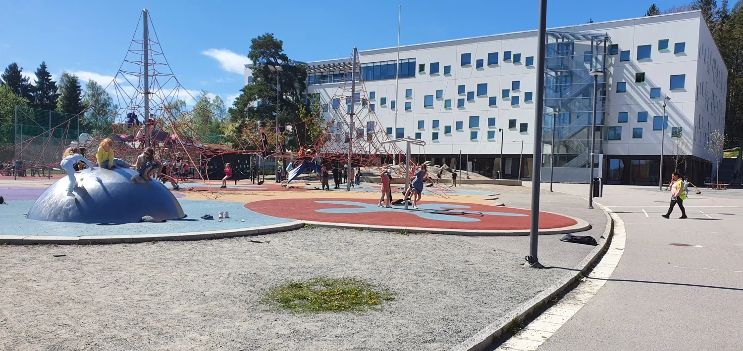 Skolgård.