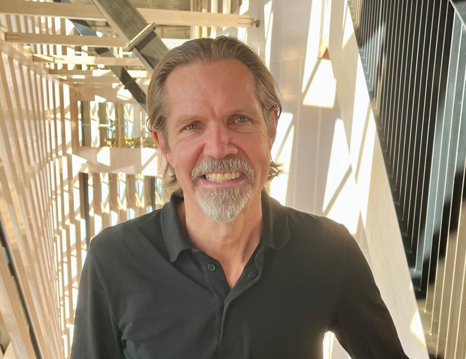 Porträtt av professor Sven Bölte.