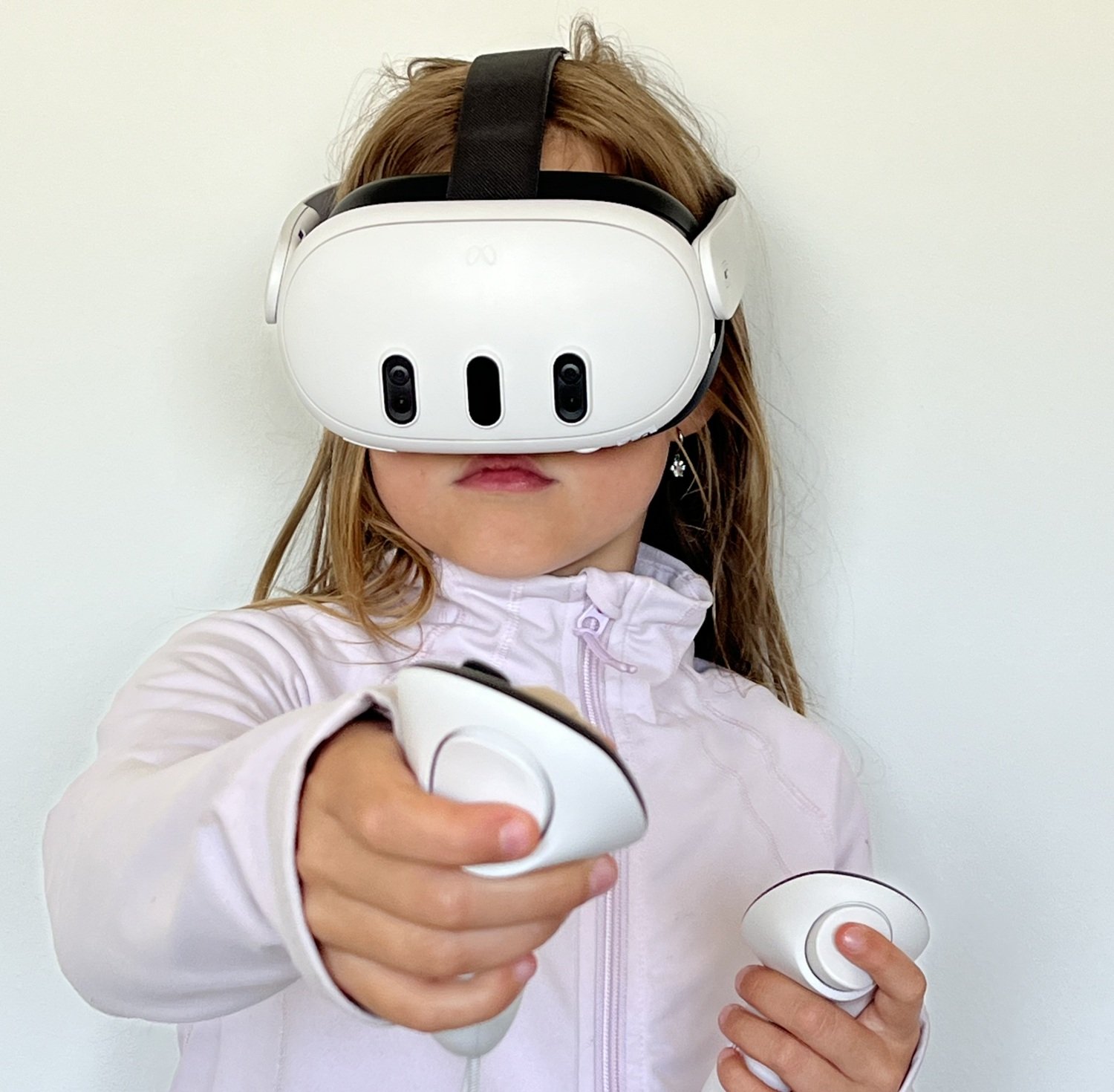 a girl with VR-glasses