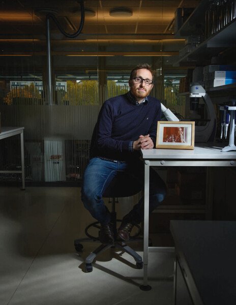 ”Jag tror att mamma skulle ha varit stolt. Människor i min närhet beskriver henne som en person som alltid log. Den bilden hämtar jag mycket kraft ifrån.” Foto: Annika af Klercker