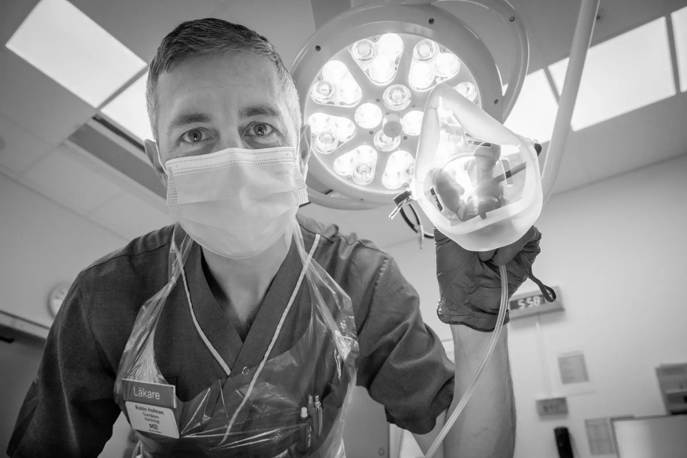 Clinical physician in surgery.