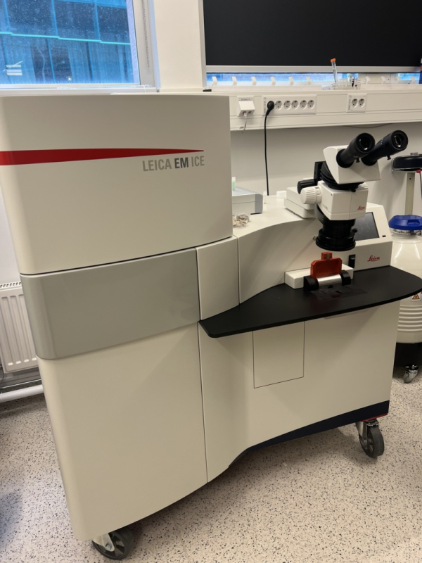 EM ICE high pressure freezer in 3D-EM Core Facility.