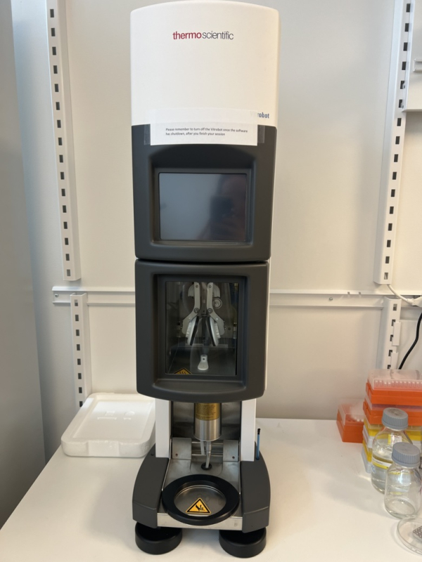 Photo-Vitrobot Mk IV, used to prepare vitreous specimens by plunge-freezing in liquid ethane.