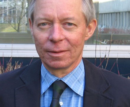 Porträtt av man med slips.